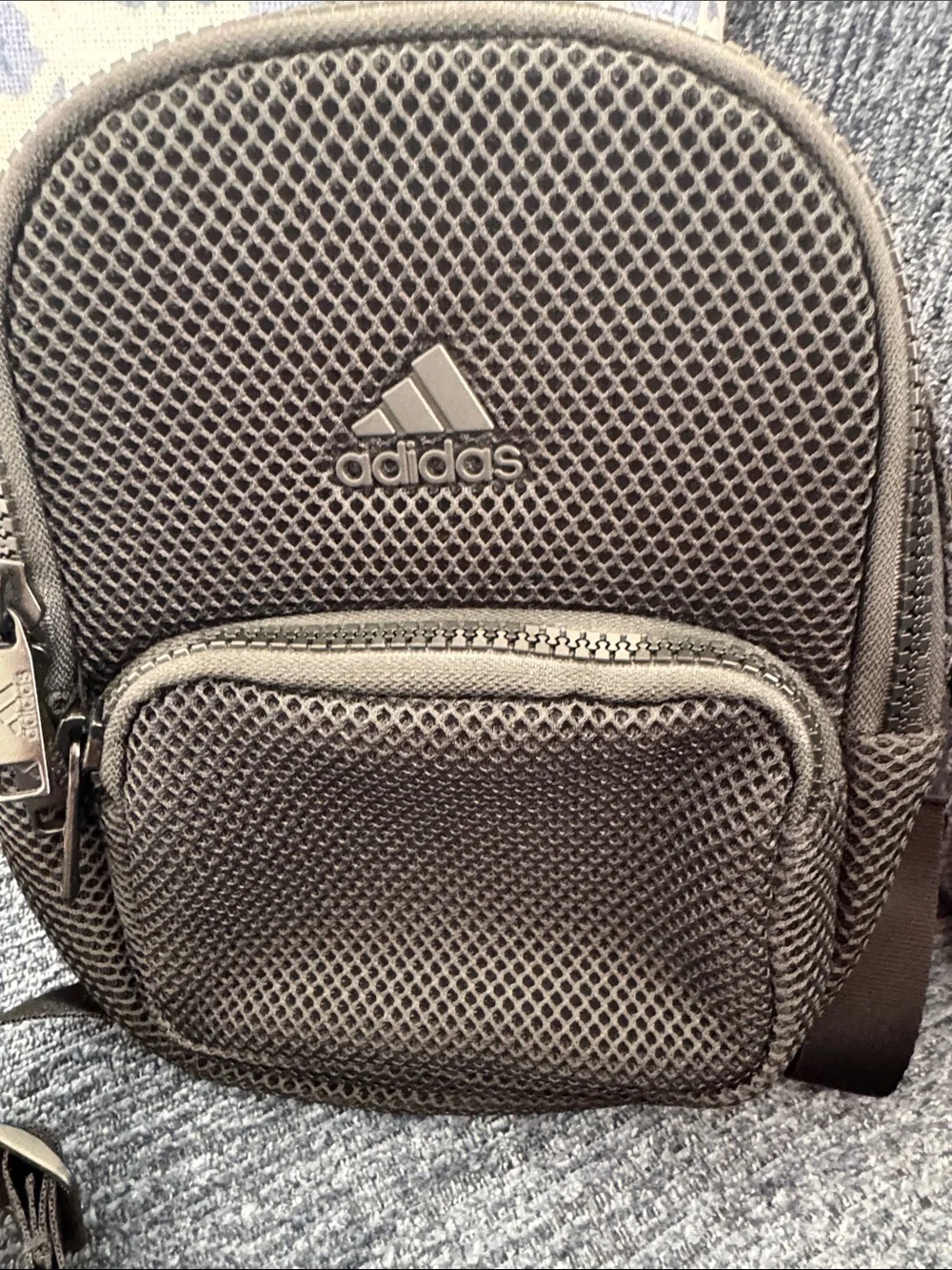 adidas compact messenger